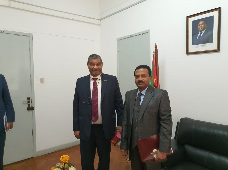 Shri. P. Udayakumar, Director (P &M) met Hon'ble Minister of industry and Trade of Mozambique, Dr. Ragendra Berta de Souza at Mozambique to appraise the progress of Vocational Training Centre (VTC) being setup by NSIC.