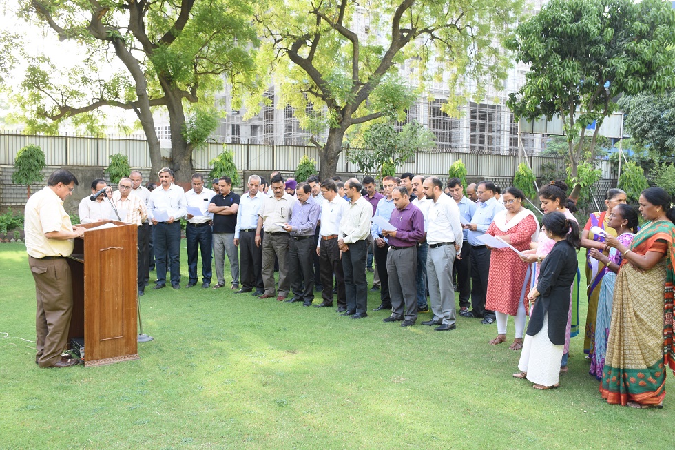 Shri  Navin Chopra, CGM(SG), NSIC alongwith NSIC employees administered the pledge on World No Tobacco Day (WNTD). The focus of World No Tobacco Day 2019 is on "tobacco and lung health." Every year, on 31 May, the World Health Organization (WHO) and global partners celebrate World No Tobacco Day (WNTD). The annual campaign is focused on  raising awareness on the harmful and deadly effects of tobacco use and second-hand smoke exposure, and to discourage the use of tobacco in any form.Shri Gaurang Dixit,CGM(Fin),NSIC alongwith other senior officers was also present on this occasion.