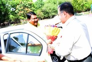 Shri Jual Oram, Honorable Minister, Ministry of Tribal Affairs, Government of India visited NSIC Incubation Centre, New Delhi on 12-04-2017 to know about self-employment opportunities through the Incubation program of NSIC in the country. Shri Ravindra Nath, CMD, NSIC apprised the Honorable Minister of the NSIC Incubation program for small enterprise establishment and skill development and also its various schemes for the growth of MSME sector. Shri A. K. Mittal, Director (Finance), NSIC was also present on this occasion.

</br>
Shri Jual Oram, Honorable Minister, Ministry of Tribal Affairs, Government of India was also taken around NSIC`s other facilities for promoting MSMEs through its Technical Service Centre at Okhla.

<br/>
<a target="_blank"  href="https://www.facebook.com/NSICLTD/photos/pcb.1396120077092668/1396119107092765/?type=3&theater"><font color="#FF6600">Click here to view  more images.</font></a> <br/>