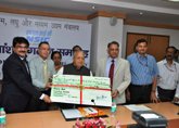 Shri Kalraj Mishra, Hon’ble Minister, Ministry of Micro ,Small and Medium Enterprises received a dividend  cheque of Rs.15.19 crores for the year 2013-14 from Shri Ravindra Nath, CMD, NSIC in the presence of Shri Madhav Lal, Secretary, Ministry of MSME and Shri S.K.Tripathi,Joint Secretary, MSME and other officials of Ministry of MSME. Shri Ravindra Nath,CMD,NSIC informed that this is the highest dividend ever paid by NSIC.The Corporation has done an overall business of Rs. 17,444 crore in 2013-14, posting  a  25% growth from its previous year,  its  Gross Income has gone upto Rs.418.04 crore registering a growth of 22% and Profit before Tax for the year was Rs.114.71 crore posting an increase of 24% from the previous year.