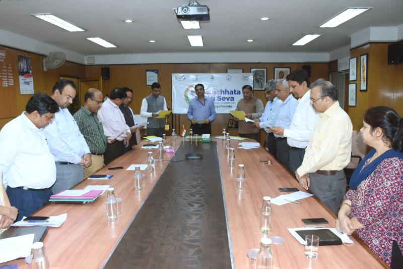 CMD, NSIC administers Swachhata Hi Seva Pledge