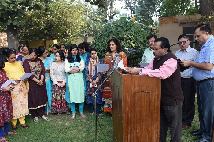 On the occasion of birth anniversary of Sardar Vallabhbhai Patel, a “ Rashtriya Ekta Diwas “ pledge was administered by Shri P. Udayakumar, Director (P&M) , NSIC along with Officers and employees of the Corporation. On this occasion, NSIC has organised an Essay/Quiz /Debate competition with the NSIC-Technical Service Centres Trainees on the topic “ Ideas for taking benefits of Technology to address challenges for masses in rural areas” from the students undergoing training/ and those who have passed out at NTSC, (Okhla) New Delhi.