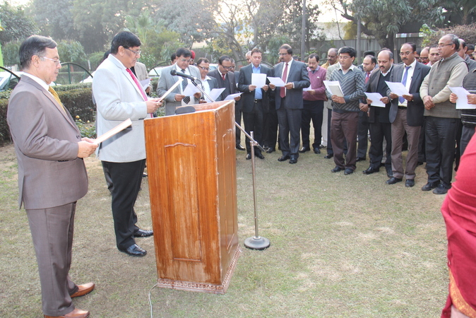 In the presence of Shri Ravindra Nath, CMD,NSIC; a pledge was administered by Shri A.K. Mittal, Director (Finance), NSIC to all the  Officers and Staff of NSIC, on the occasion of National Voters Day  on 25th Jan 2018. Speaking on the occasion, Shri Ravindra Nath, CMD, NSIC stated that  all  NSICians must continue to give their best performance for the growth of NSIC and the MSME sector.