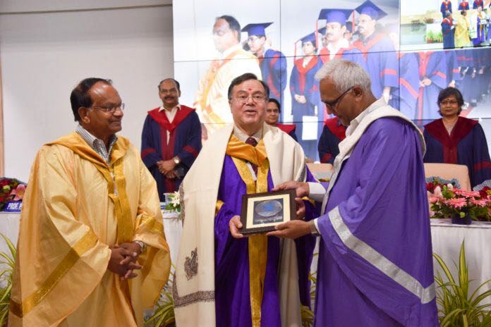 Bhubaneswar: Xavier University Bhubaneswar (XUB) held its  Undergraduate Convocation on April 19, 2018. A total of 15 students from the Xavier School of Communications and 71 students from the Xavier School of Commerce graduated this year. Shri Ravindra Nath, CMD, National Small Industries Corporation graced the occasion as the Chief Guest and delivered the Convocation address. The top rank holders across schools were honored with Gold Medals their achievements in Academic Excellence by the Chief Guest. 