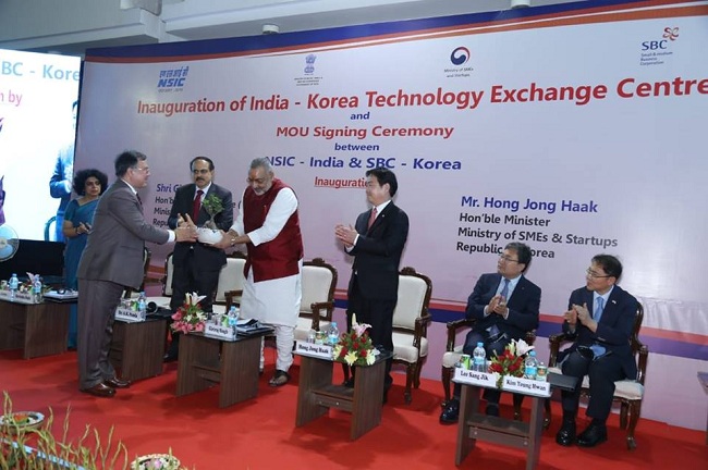 Welcoming dignitaries on the dias during the inauguration of India - Korea Technology Exchange Centre and MOU Signing Ceremony.