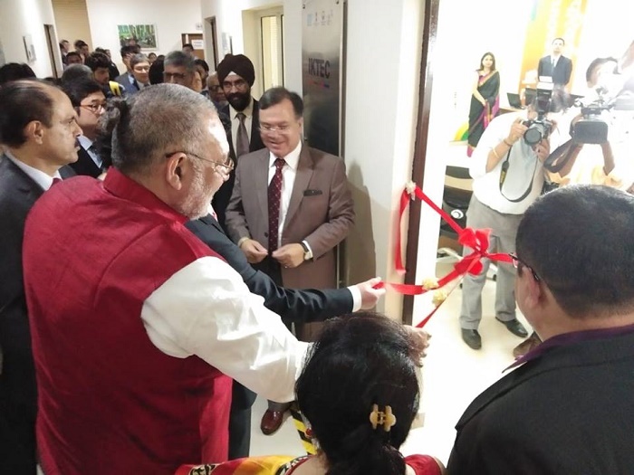 The India Korea Technology Exchange Centre was inaugurated at National Small Industries Corporation (NSIC) on 10th July 2018  by Shri Giriraj Singh, Hon’ble Minister of State (independent Charge), Ministry of MSME and Mr. Hong Jong Haak, the Hon’ble Minister of SMEs and Start-ups of Republic of Korea, creating a new era of association with India and Korea in the field of growth of MSMEs both the countries. Inaugurating the India-Korea Technology Exchange Centre Shri Giriraj Singh, Hon’ble Minister of State (independent Charge), Ministry of Micro, Small and Medium Enterprises stated that the purpose of the India-Korea Technology Exchange Centre is to create a platform for Micro, Small and Medium Enterprises of India and Korea where they can be assisted to identify   and exchange latest technologies, share management expertise, product development, technology applications for productive development. Also present on this occasion were Shri Ravindra Nath,CMD,NSIC ,Dr.A.K.Panda,Secretary MSME, Shri P.Udayakumar,Director(P&M) ,Shri A.K.Mittal,Director(Fin),Ms.Alka Nangia Arora, Joint Secretary ,MSME and senior officers of Ministry of MSME and NSIC.
